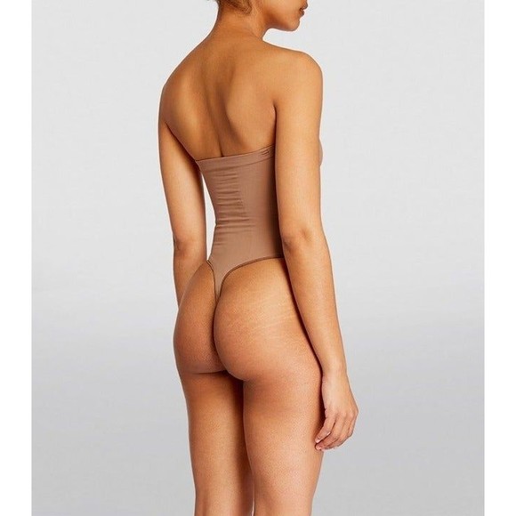 SKIMS Seamless Sculpt Strapless Thong Bodysuit Sz S Sienna Retail $70 - Picture 3 of 8